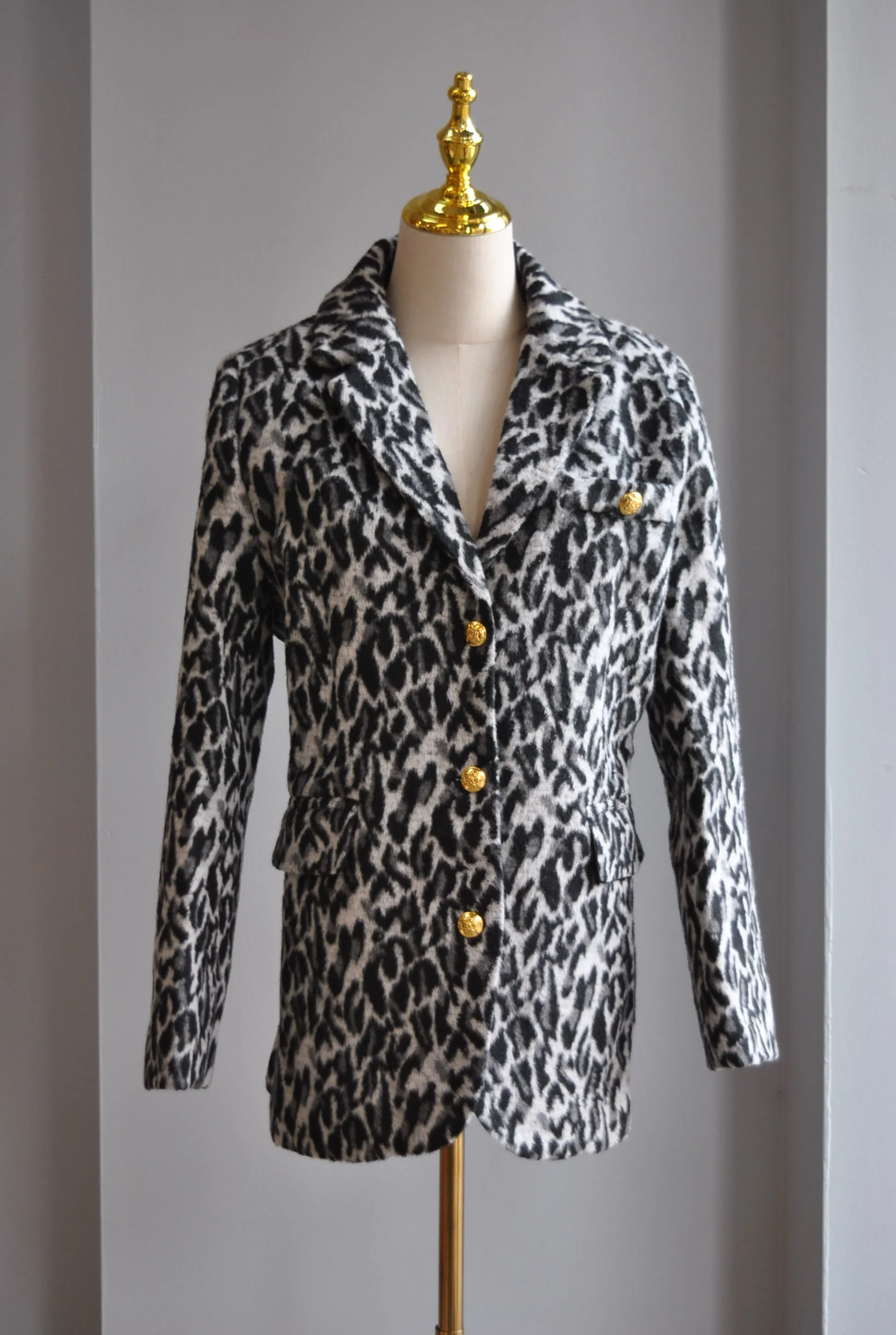 BLACK AND GREY CHEETAH BLAZER JACKET