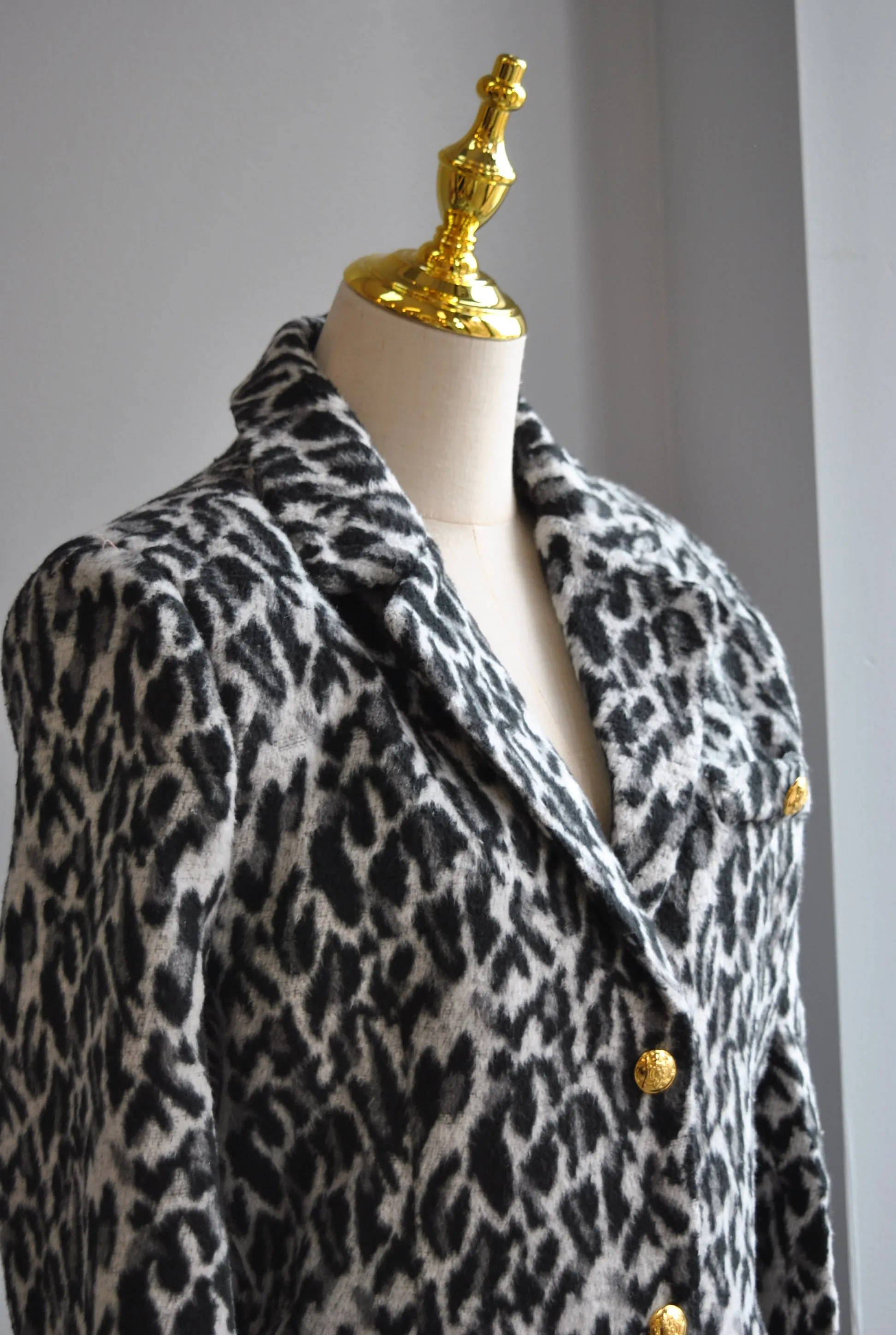 BLACK AND GREY CHEETAH BLAZER JACKET